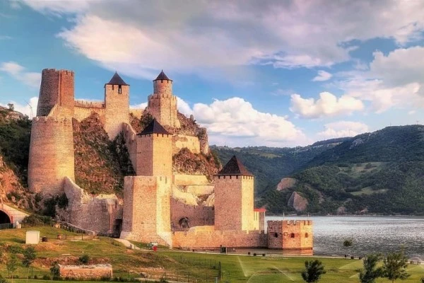 GOLUBAČKA TVRDJAVA – TAMO GDE JE DUNAV MORE