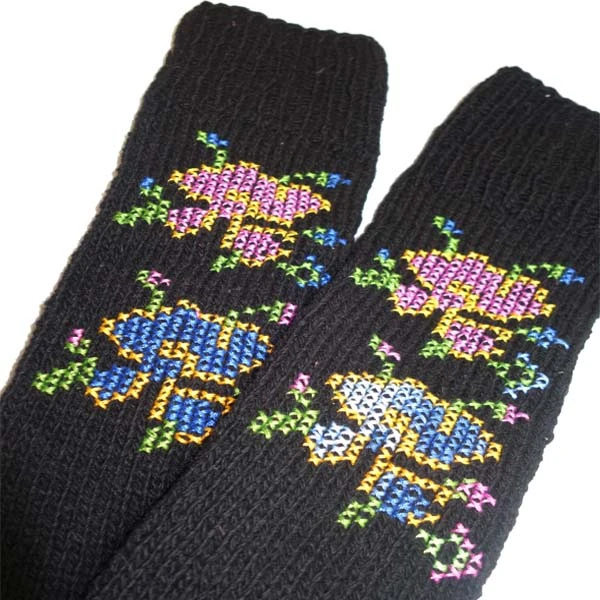 Vunene čarape - crne, ženske, ručno vezene-2