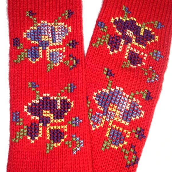 Vunene čarape - crvene, ručno vezene-3