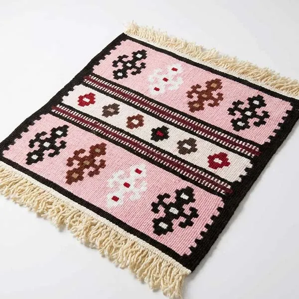 Cilim sa roze sarama 40x40 cm rucni rad vuna serbianshop-2