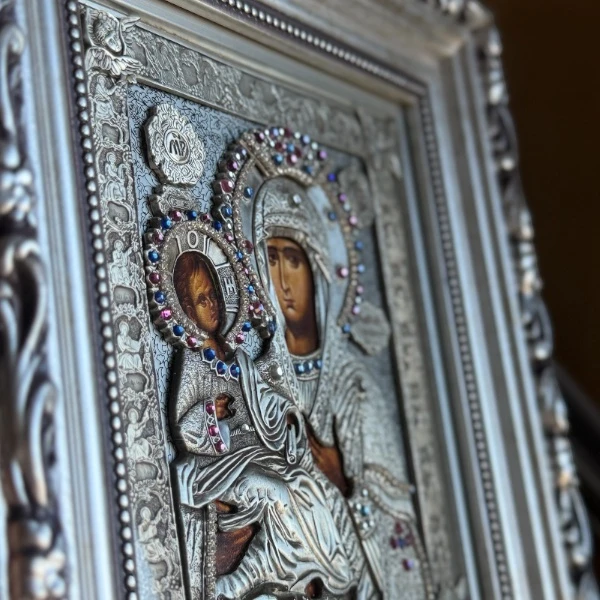 Bogorodica Trojerucica metalni rad sa pozlatom za blagoslov doma - 19 x 23 cm-3