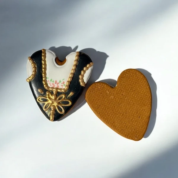 GINGERBREAD FOLK COSTUME 2-2