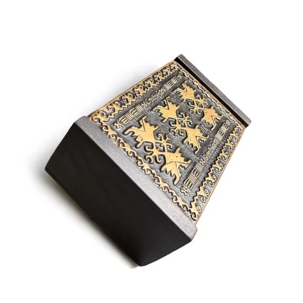 ORNAMENTAL BOX OF CARPET PATTERNS-2