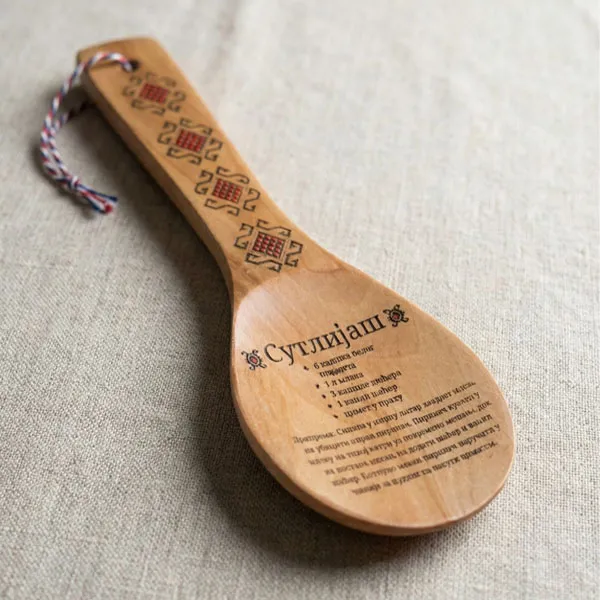 Drvena varjaca sa gravurom recepta za tradicionalnu sutlijaš-2