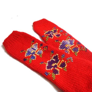 Wool socks - red, hand-embroidered